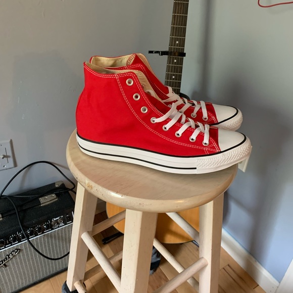 Converse red all star canvas high tops in new condition M 11 W13